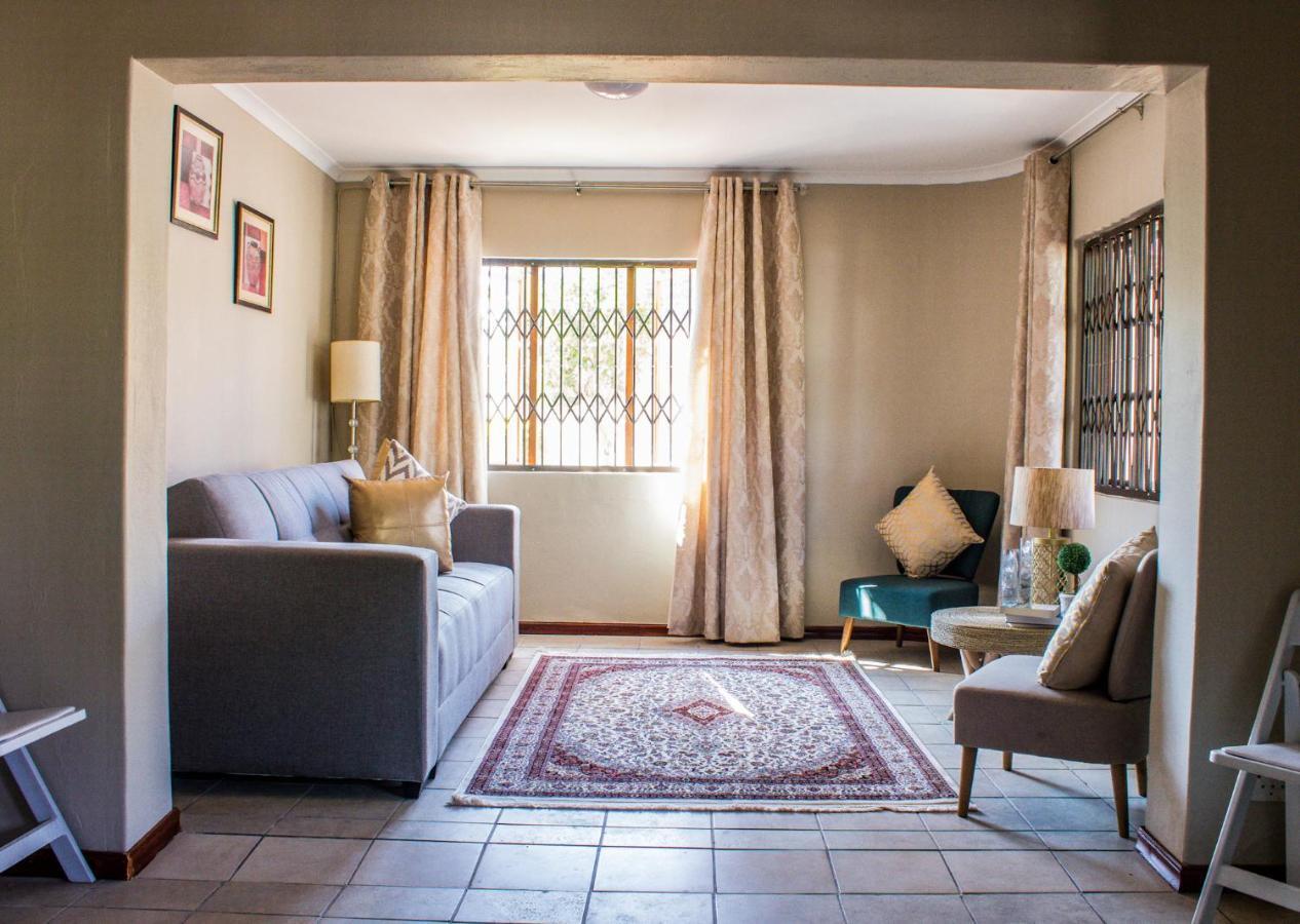 Pro Active Guest House Pretoria-Noord エクステリア 写真